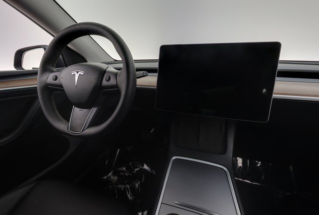 2024 Tesla Model Y — photo 20 of 24