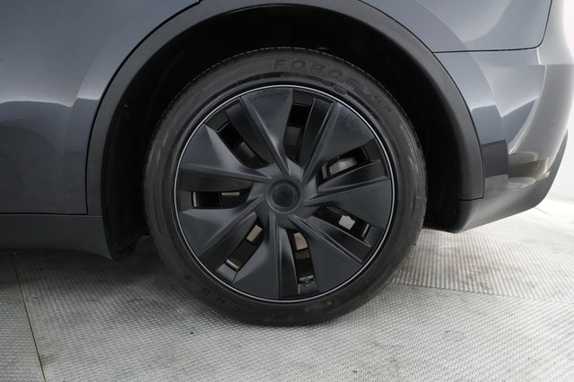 2024 Tesla Model Y — photo 7 of 24