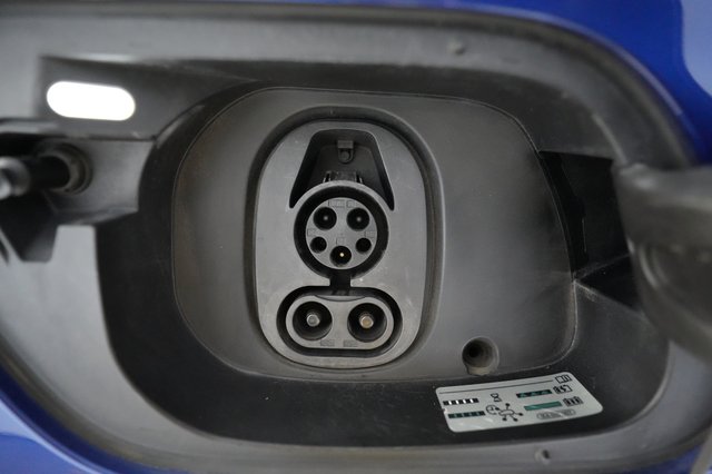 2021 Volkswagen ID.4 — photo 8 of 21