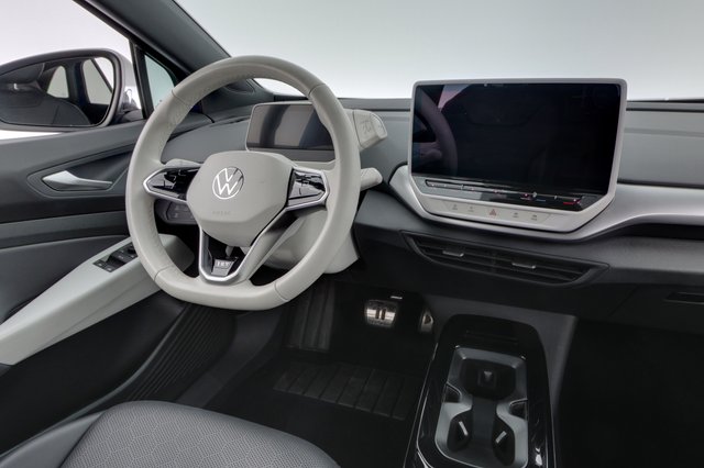 2021 Volkswagen ID.4 — photo 18 of 21