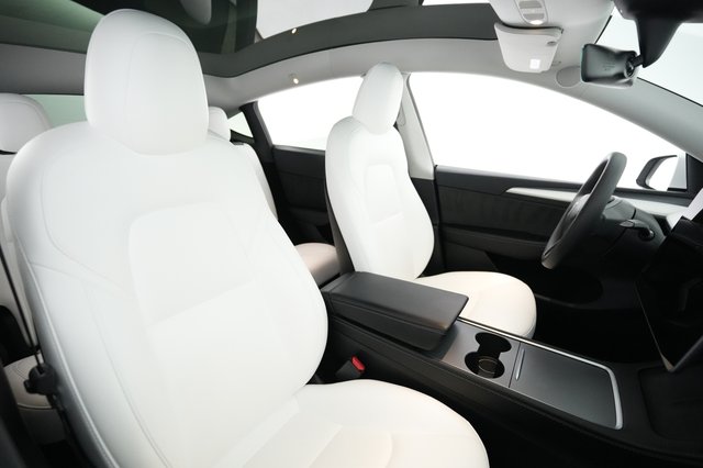 2023 Tesla Model Y — photo 18 of 25