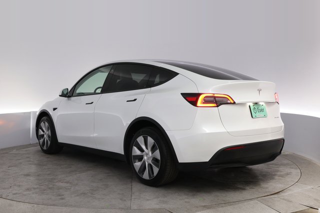 2023 Tesla Model Y — photo 13 of 25