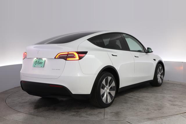 2023 Tesla Model Y — photo 2 of 25