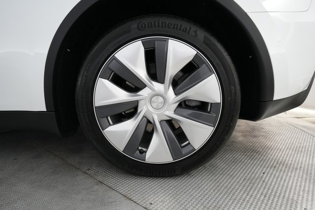 2023 Tesla Model Y — photo 7 of 25
