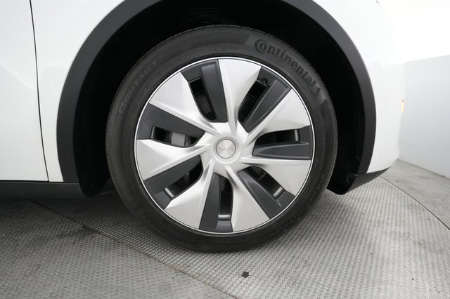 2023 Tesla Model Y — photo 16 of 25