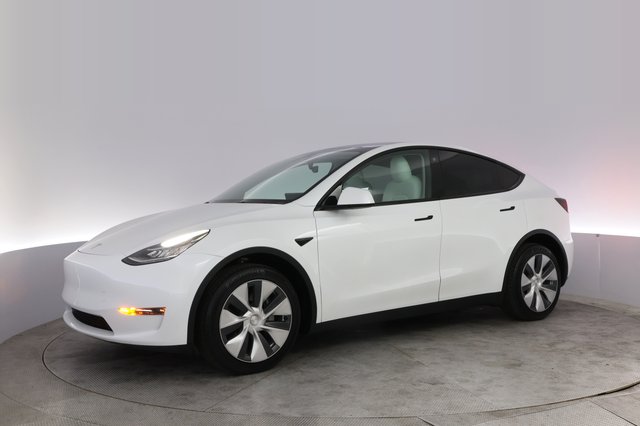 2023 Tesla Model Y — photo 14 of 25