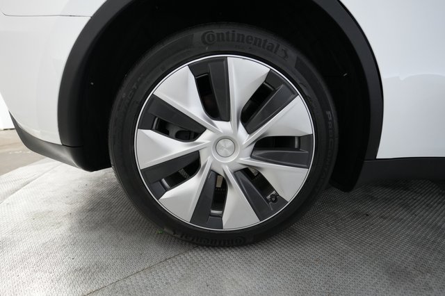 2023 Tesla Model Y — photo 17 of 25