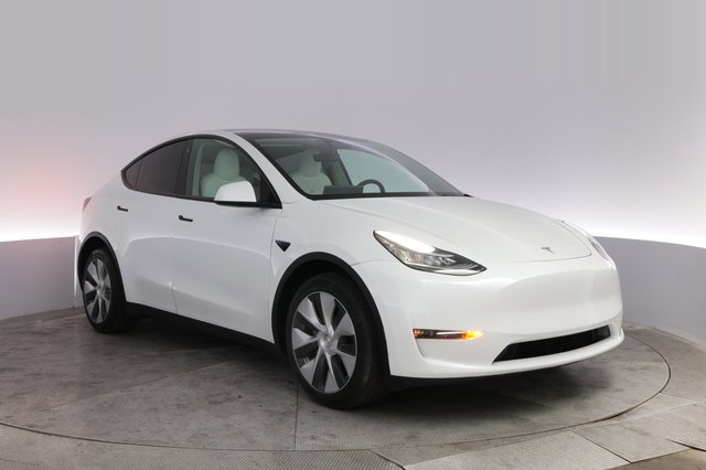 2023 Tesla Model Y — photo 10 of 25