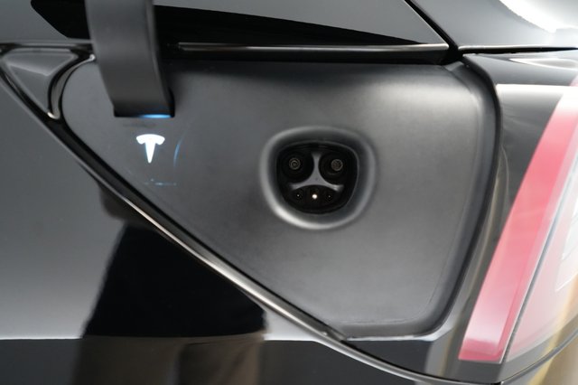 2023 Tesla Model Y — photo 8 of 21