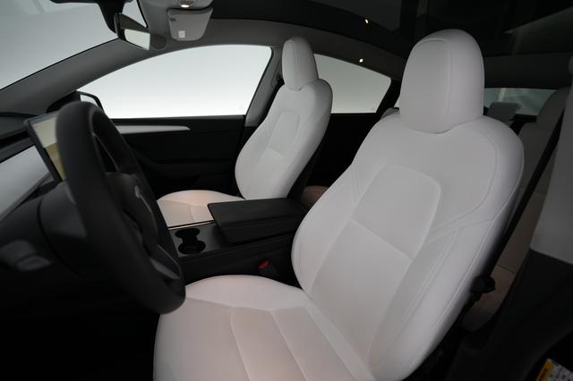2023 Tesla Model Y — photo 3 of 21