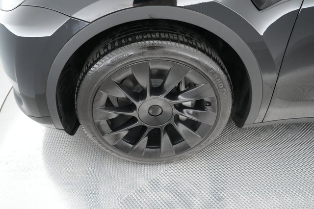 2023 Tesla Model Y — photo 14 of 21