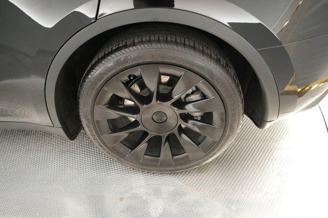 2023 Tesla Model Y — photo 15 of 21
