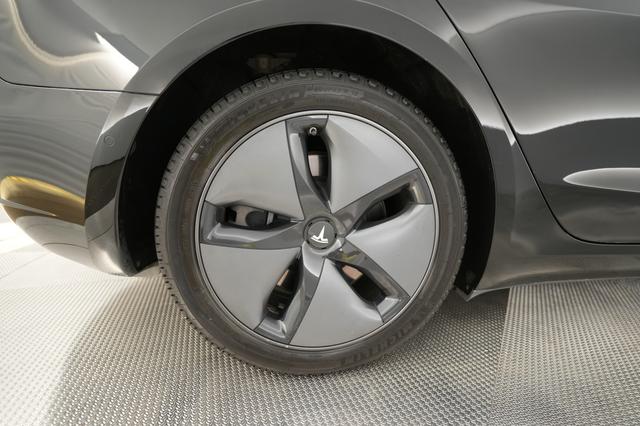 2019 Tesla Model 3 — photo 7 of 24