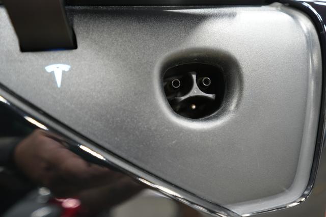 2019 Tesla Model 3 — photo 8 of 24