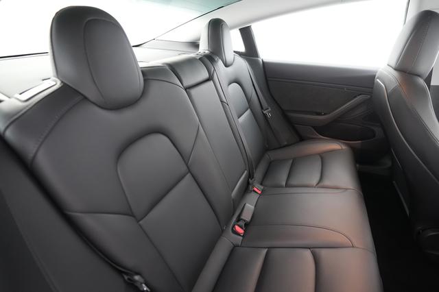 2019 Tesla Model 3 — photo 4 of 24