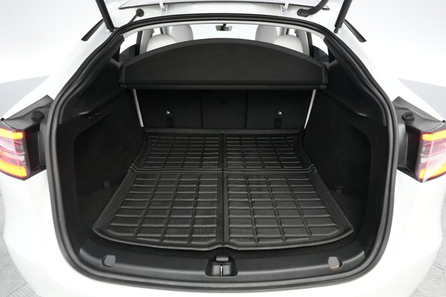 2023 Tesla Model Y — photo 6 of 24