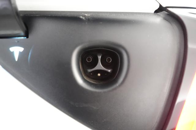 2023 Tesla Model Y — photo 8 of 24
