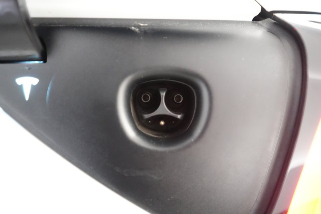 2023 Tesla Model Y — photo 8 of 24