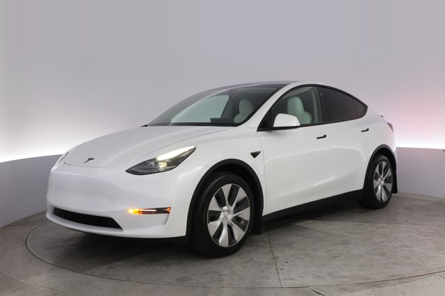 2023 Tesla Model Y — VIN 7SAYGDEEXPF740471