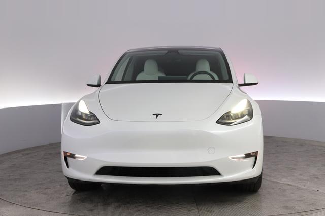 2023 Tesla Model Y — photo 9 of 24