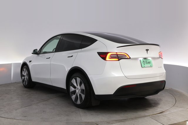 2023 Tesla Model Y — photo 13 of 24