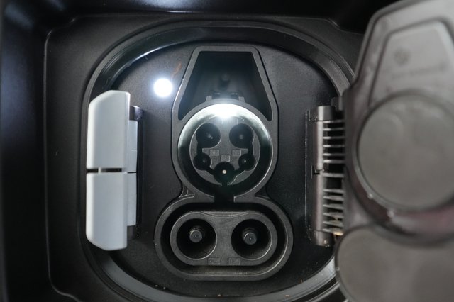 2023 BMW i4 — photo 8 of 26