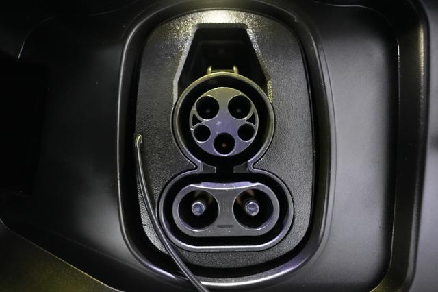 2024 Chevrolet Equinox EV — photo 8 of 23