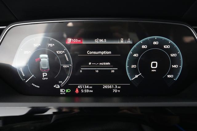 2019 Audi e-tron — photo 5 of 22