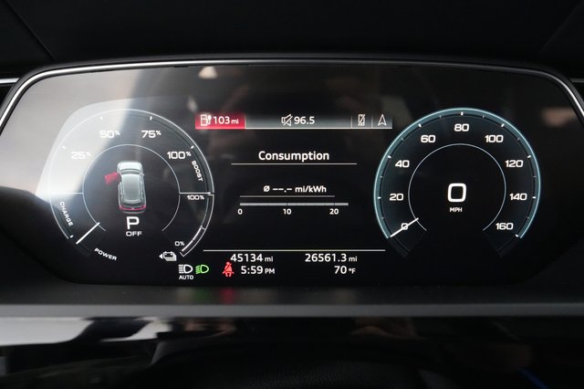 2019 Audi e-tron — photo 5 of 22