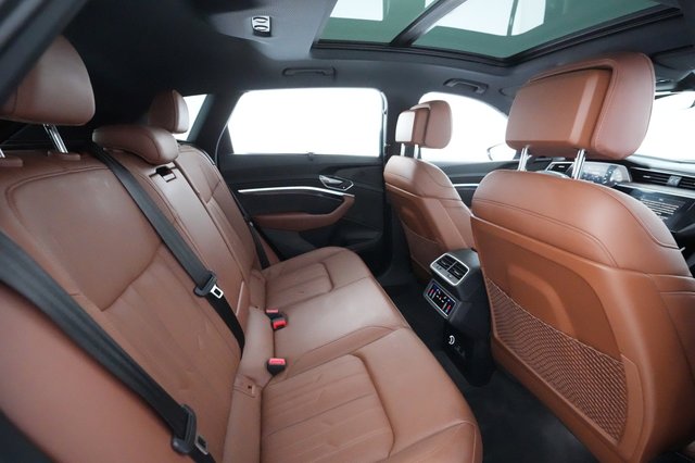 2019 Audi e-tron — photo 4 of 22