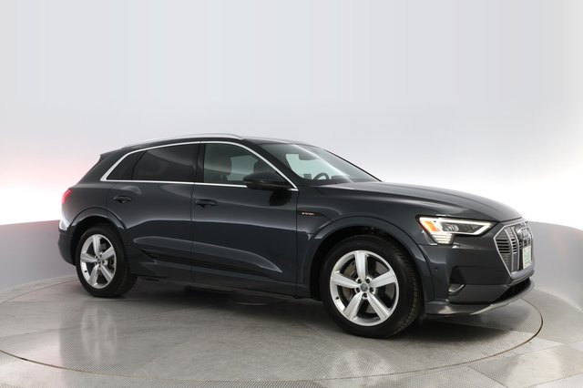 2019 Audi e-tron — photo 8 of 22