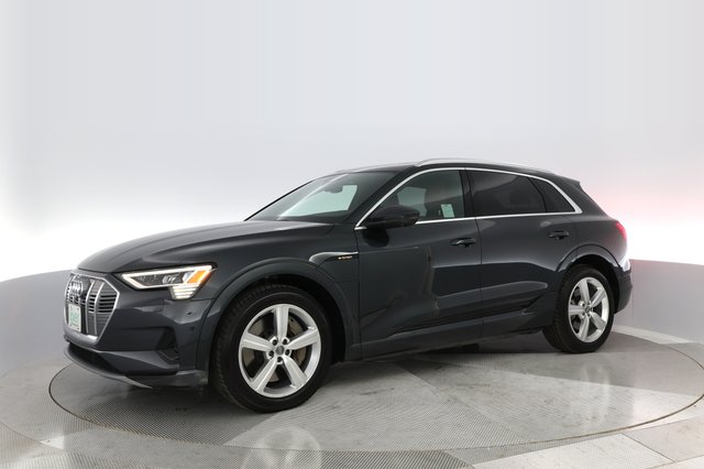 2019 Audi e-tron — photo 12 of 22