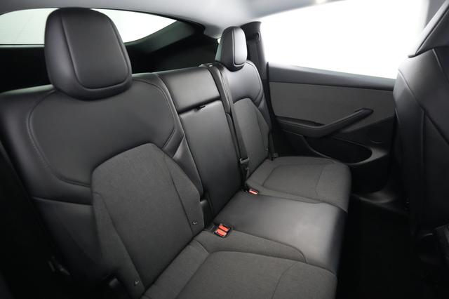 2026 Tesla Model Y — photo 4 of 22