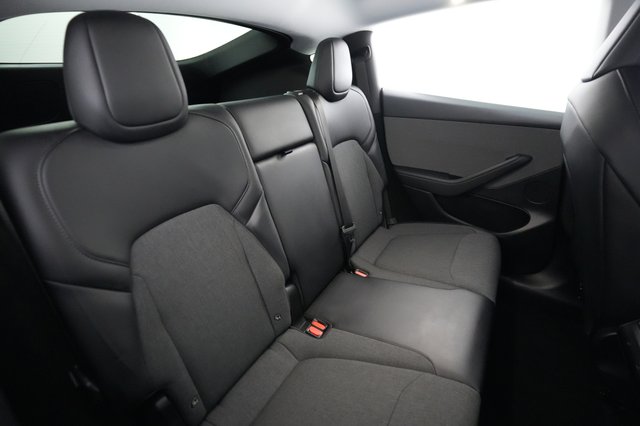 2026 Tesla Model Y — photo 4 of 22