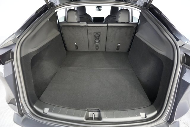 2026 Tesla Model Y — photo 6 of 22