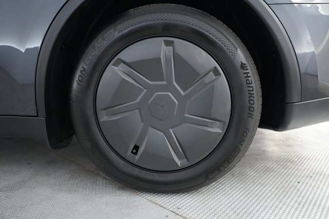2026 Tesla Model Y — photo 7 of 22