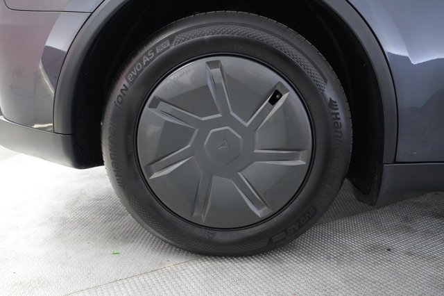 2026 Tesla Model Y — photo 17 of 22