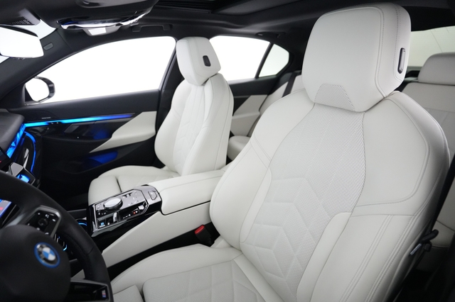 2025 BMW i5