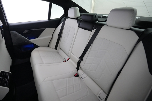 2025 BMW i5
