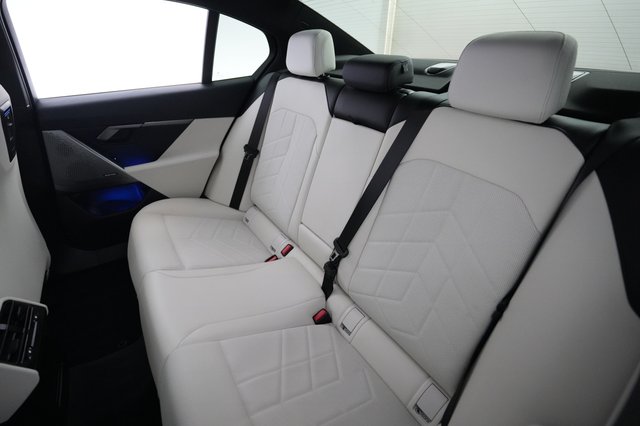 2025 BMW i5 — photo 19 of 21