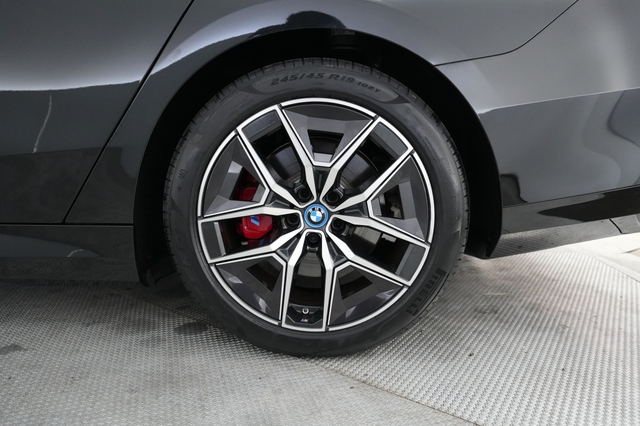 2025 BMW i5