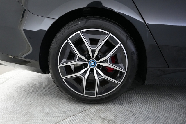 2025 BMW i5