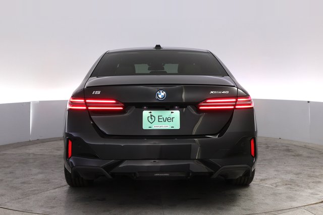 2025 BMW i5 — photo 12 of 21