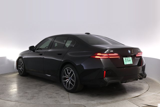 2025 BMW i5 — photo 13 of 21
