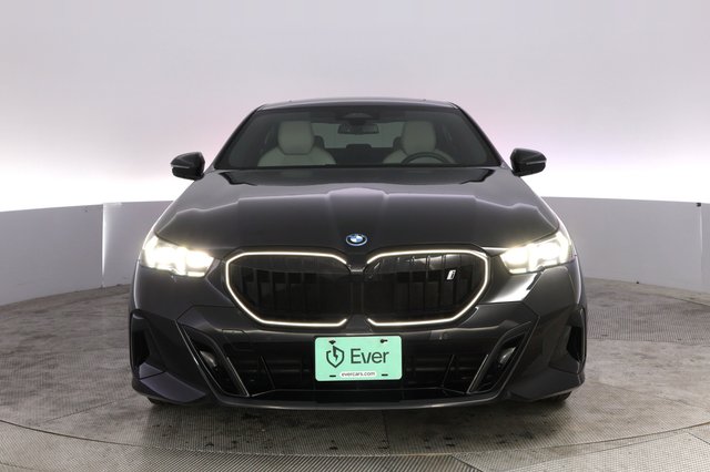 2025 BMW i5 — photo 9 of 21