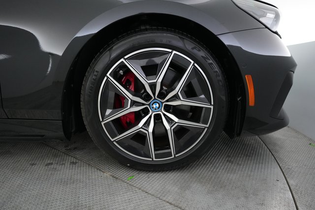 2025 BMW i5 — photo 16 of 21