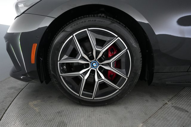 2025 BMW i5 — photo 15 of 21