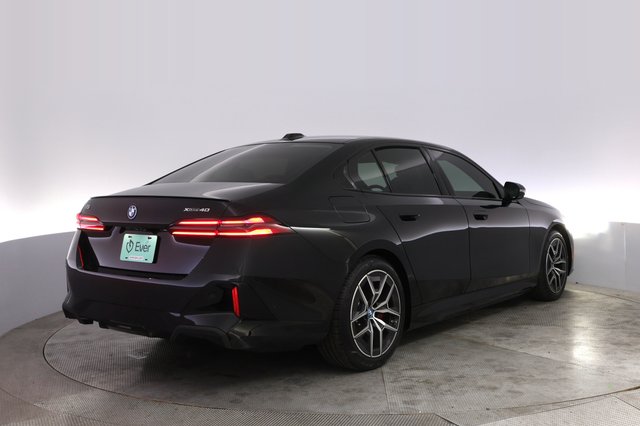 2025 BMW i5 — photo 2 of 21