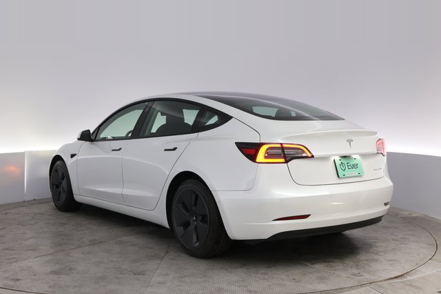2021 Tesla Model 3 — photo 13 of 21