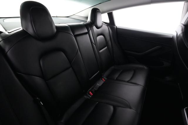 2021 Tesla Model 3 — photo 4 of 21